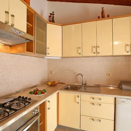 House Elena لابين